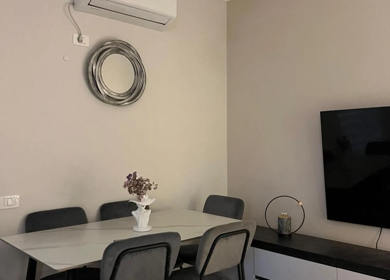 Fia Rentals Tirana 9 - Panoramic View 0*,  알바니아